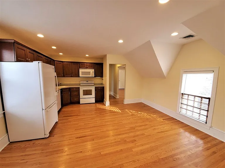 16 Hodges St #B — Photo 3