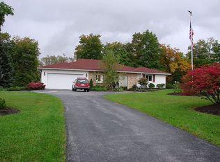 8455 Willow Ln, Chardon, OH 44024