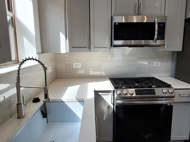 brand-new, premium gas range, microwave, dishwasher, faucet and deep 1 compartment sink
