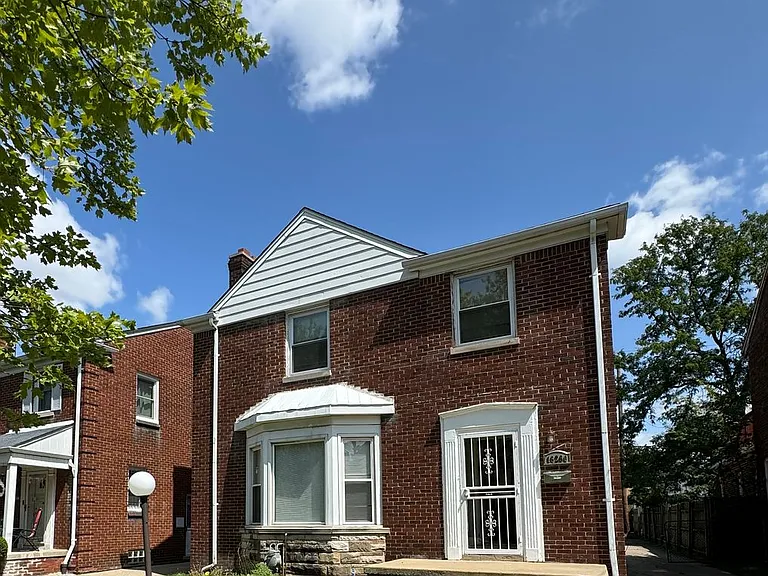 18260 Sorrento St — Photo 1