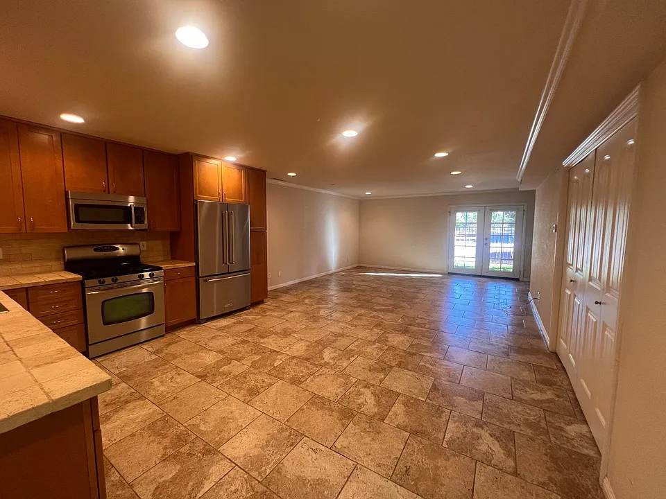 1038 Riverview Dr