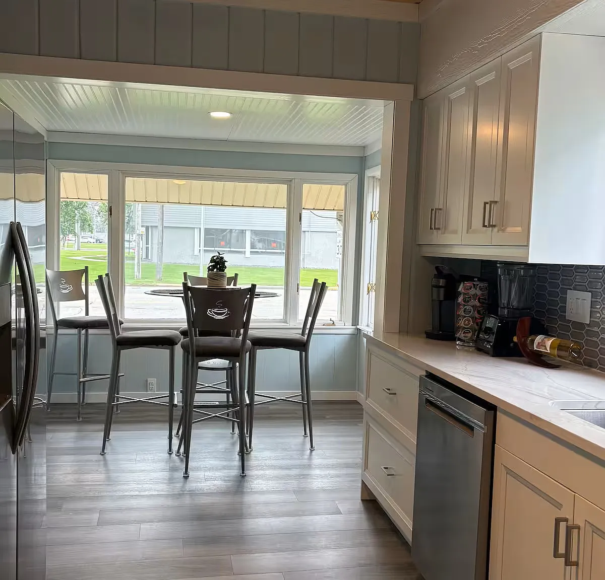 3 bed, 1.5 bath, 1600 sqft, $3,000 — Photo 4