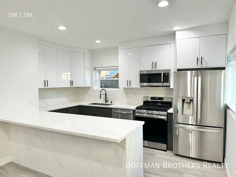 608 1/2 W Hillcrest Blvd — Photo 3