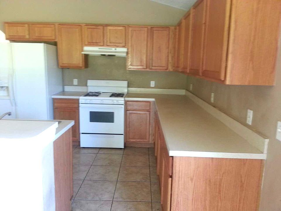 2nd image of 995 Kenbar Ave