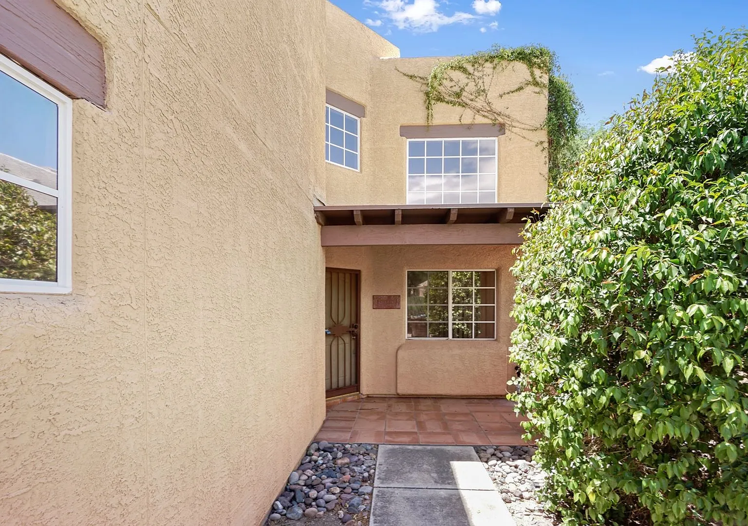 Elegant 4-Bed Home with Balcony & Backyard in Scenic Mesquite Creek II — Photo 2
