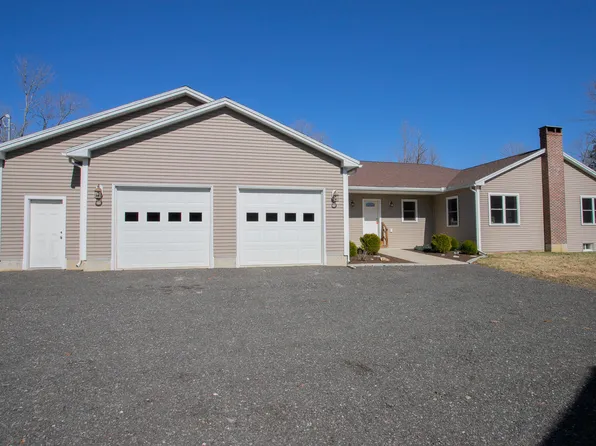 73 Stacey Lane, Kenduskeag, ME 04450