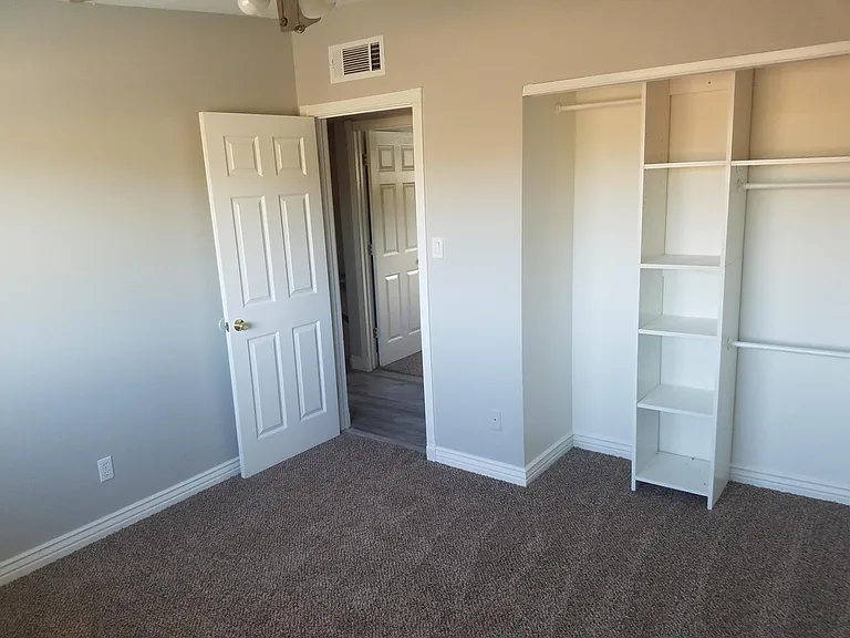 1107 E Broadmor Dr — Photo 24