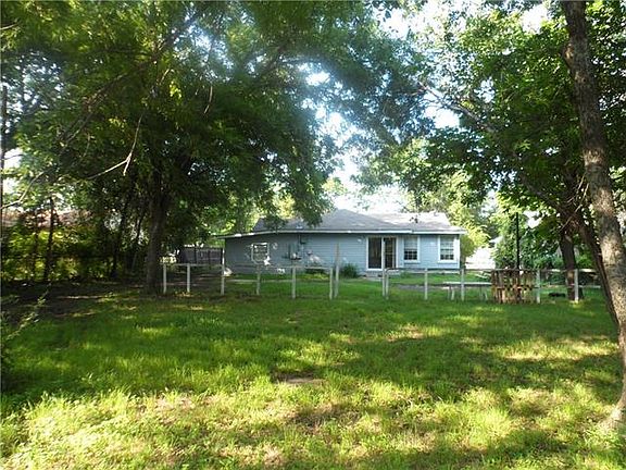 3rd image of 913 SE 14th St