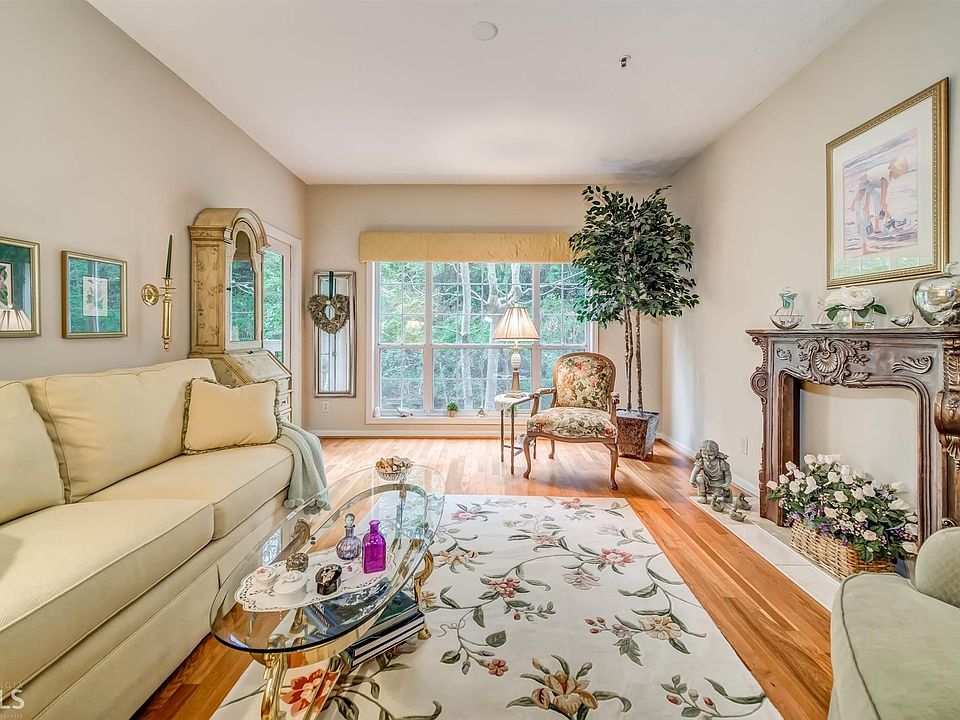 1st image of 1250 Parkwood Cir SE Unit 1112