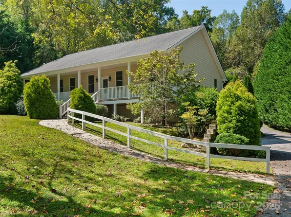 38 Bear Rock Rd, Hendersonville, NC 28739
