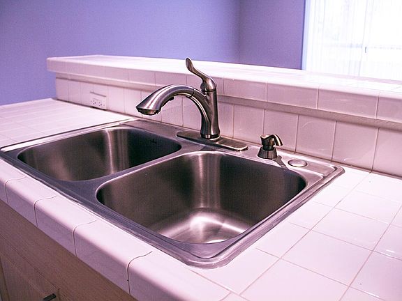 2nd image of 860 S Ardmore Ave #122