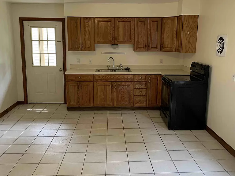 2 Clay St #B — Photo 2