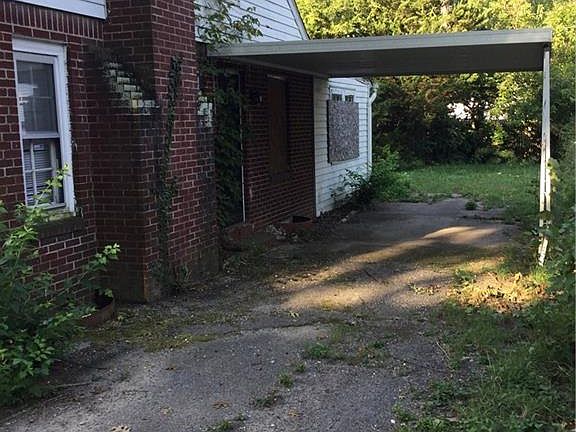 3rd image of 3622 N Colorado Ave
