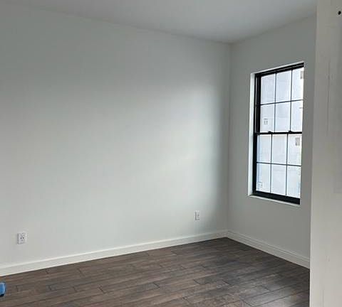 5th image of 80 Roseland Ave #403
