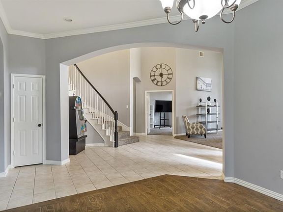 3rd image of 3916 Clifton Dr