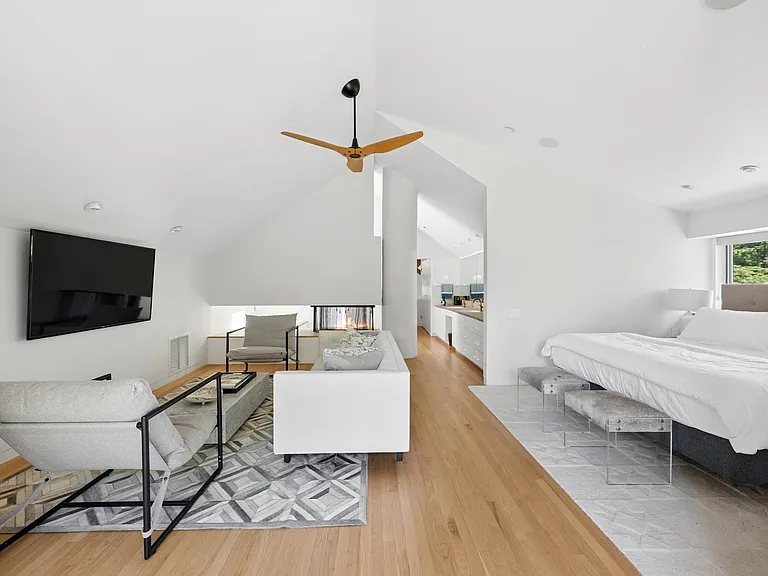 946 Ocean Rd — Photo 10