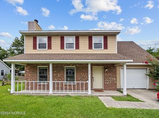 214 Pebble Ln, Jacksonville, NC 28546
