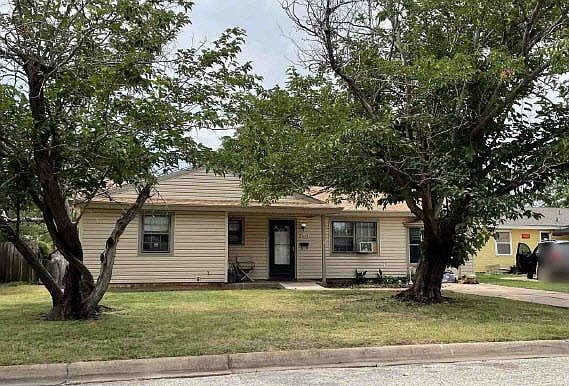 1st image of 2609 S 40th St