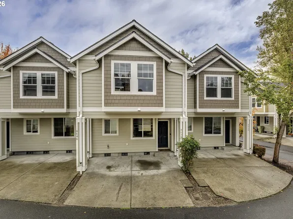 8638 NE Hyde Park Ln, Hillsboro, OR 97006