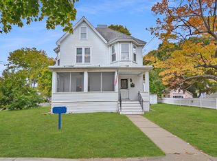 11 Grove St, Wakefield, MA 01880