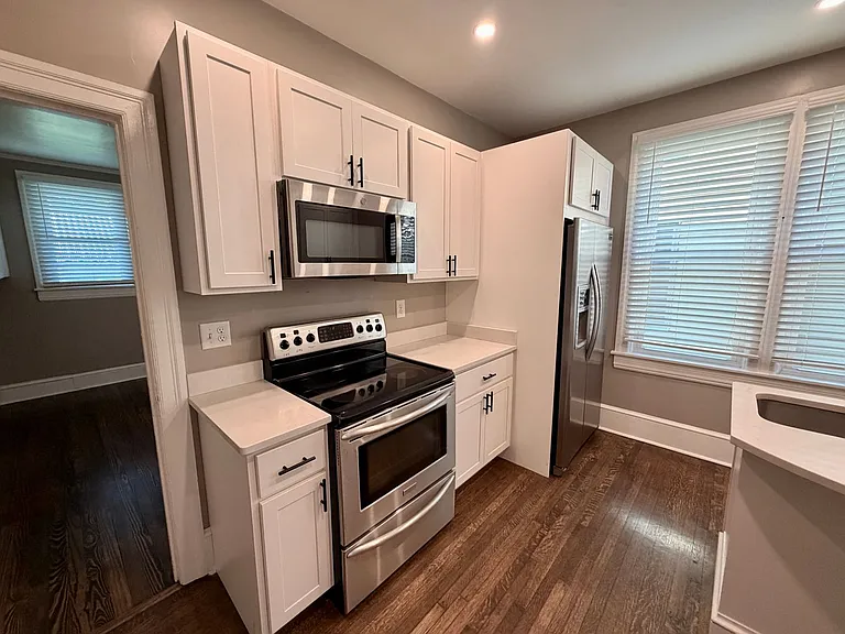1050 Edgar Ave — Photo 4