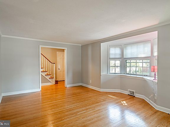 5th image of 901 Roberts Ave
