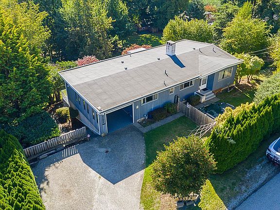 4th image of 33172 Hill Ave