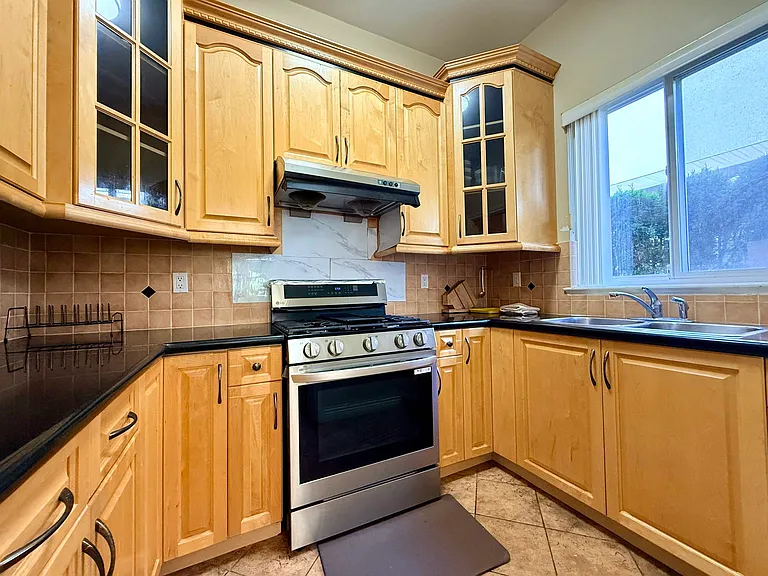 968 Burnwood Ave — Photo 11