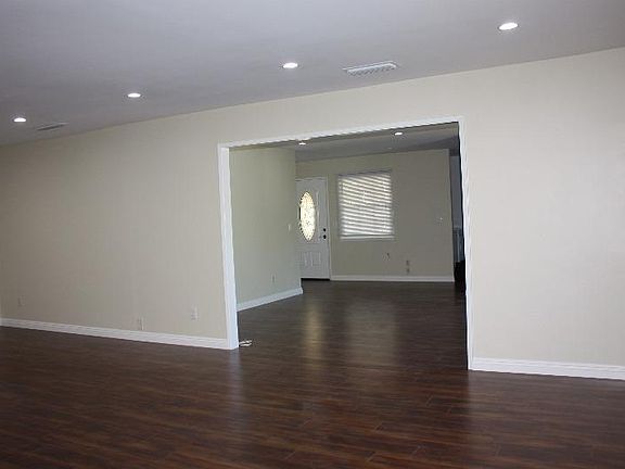 3rd image of 24136 Hamlin St