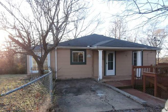 1st image of 1002 Cumberland Dr