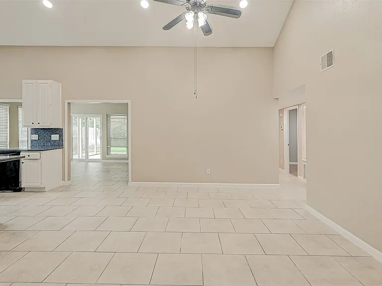 2302 Brook View Ln — Photo 9