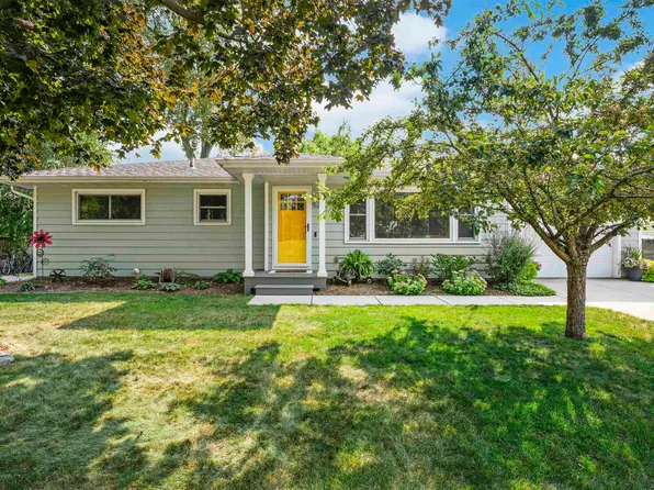5200 Winnequah Rd, Monona, WI 53716