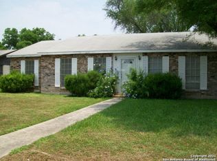 614 Farel Cir, Uvalde, TX 78801