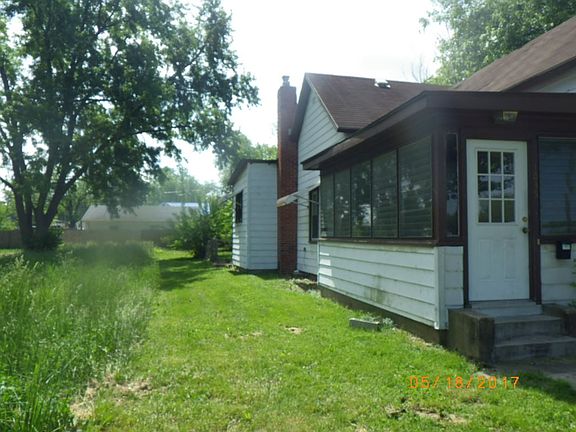 3rd image of 1035 W Kilgore Ave