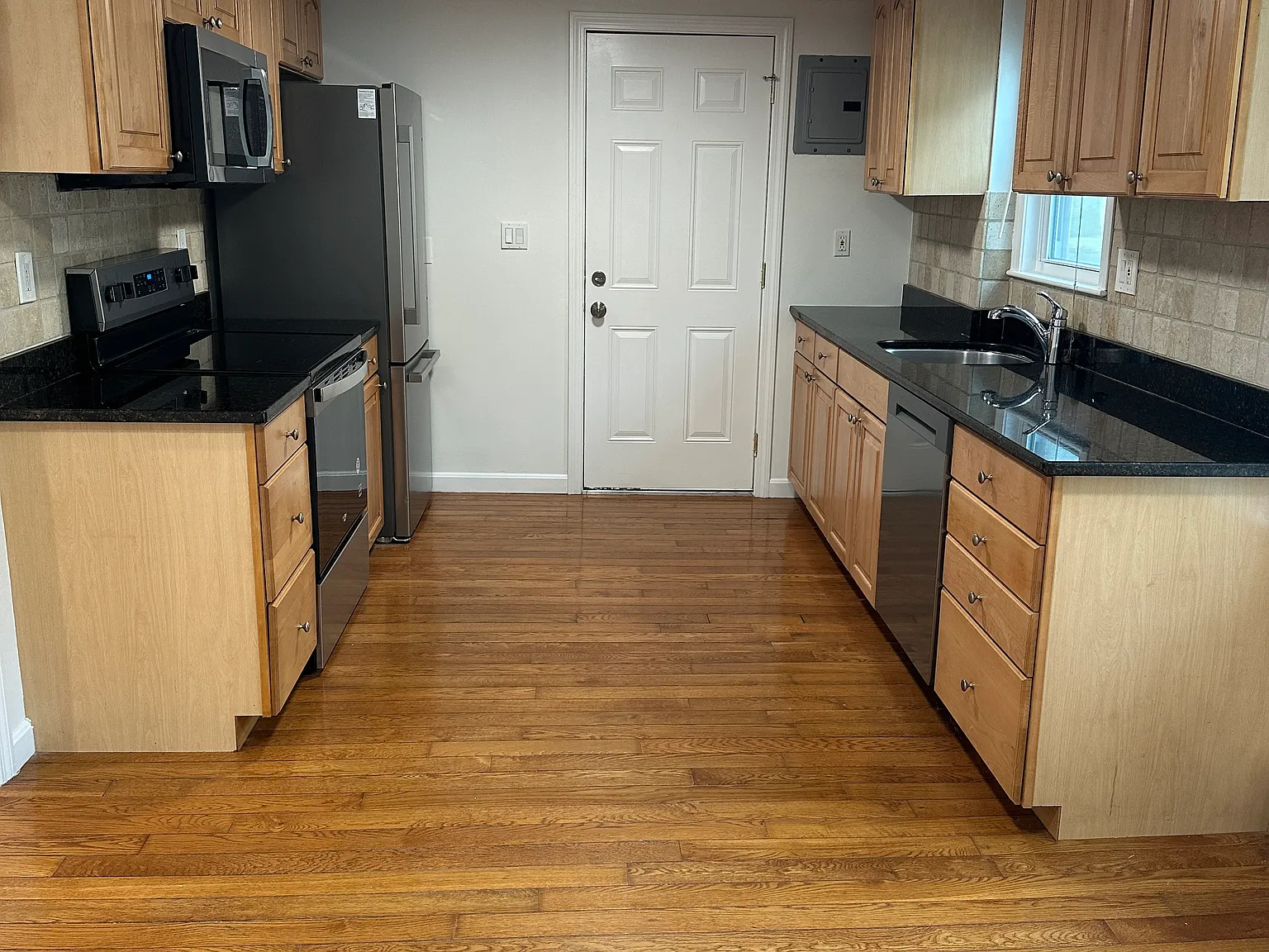 2 bed, 930 sqft, $2,500 — Photo 4