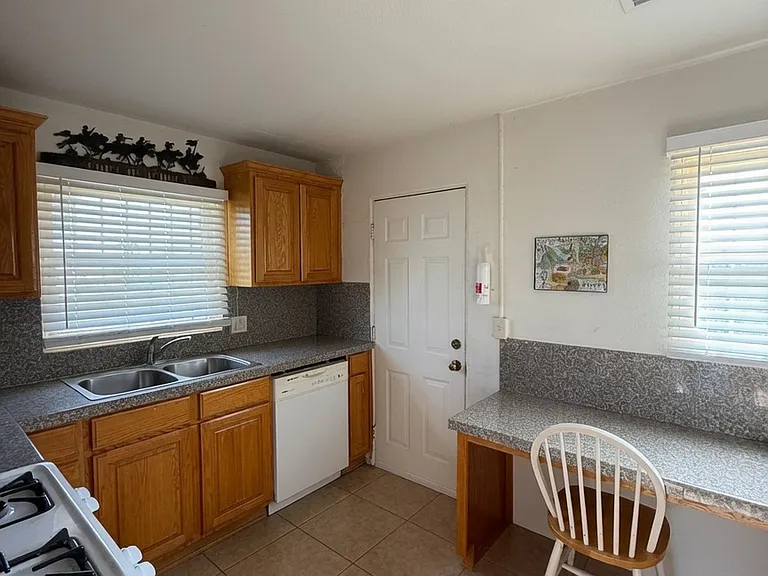 1188 S Naco Hwy — Photo 6