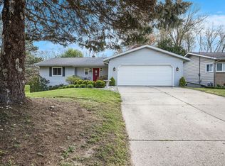 5288 Newcastle Dr SE, Kentwood, MI 49508