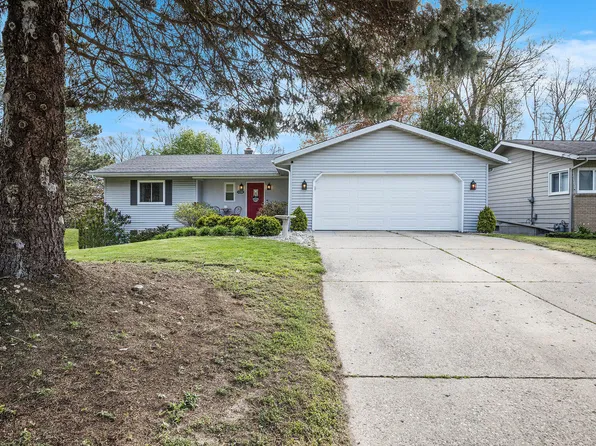 5288 Newcastle Dr SE, Kentwood, MI 49508