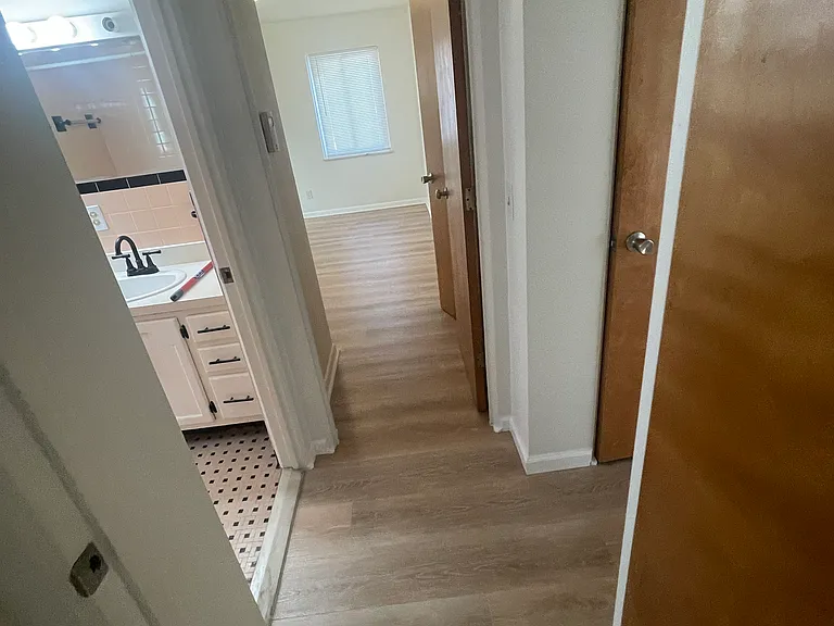 1922 W Bancroft St #1 — Photo 25