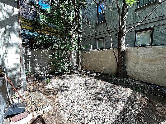 4th image of 484 Halsey St