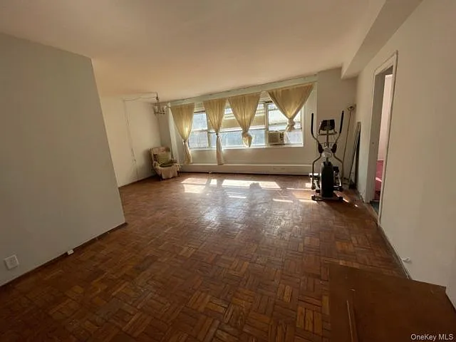 2 bed, 2.0 bath, 975 sqft, $2,500 — Photo 2