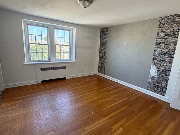 3rd image of 3138 Longshore Ave