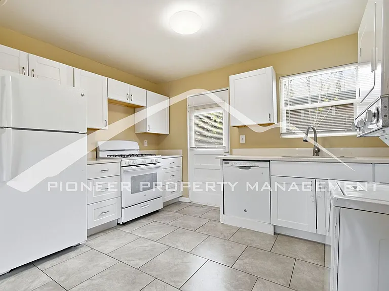 1416 Ironton St — Photo 7