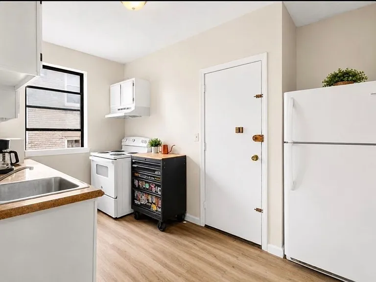 311 Summit Ave #8 — Photo 5