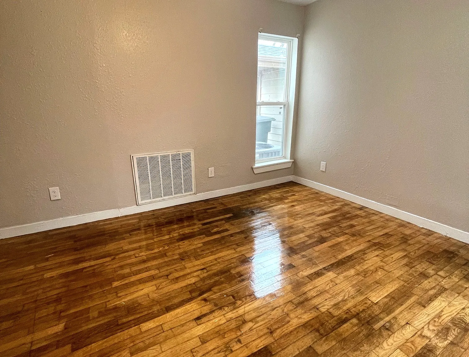 3 bed, 1.5 bath, 1100 sqft, $1,350 — Photo 4