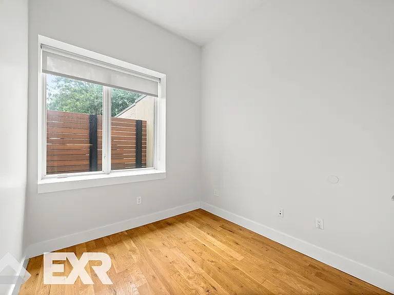 418 Lexington Ave #1E — Photo 9