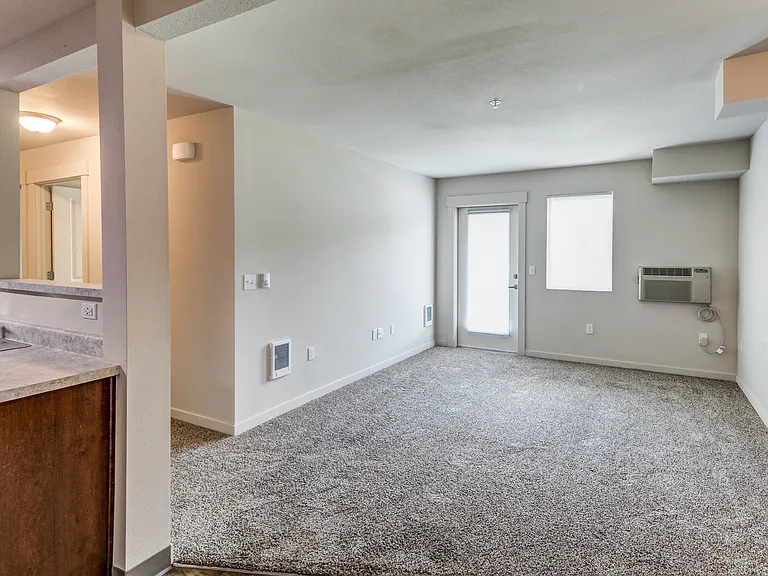 Crossroads Apartments — Photo 30
