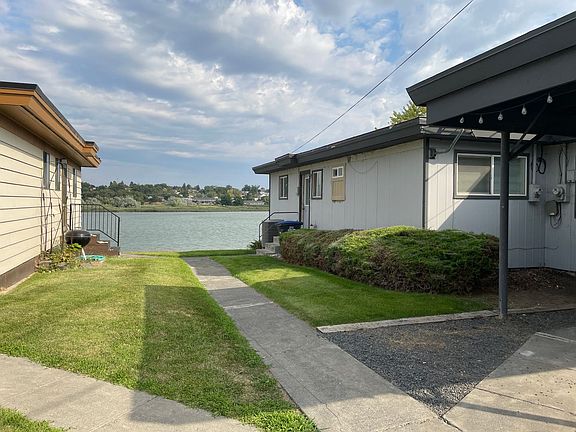 3rd image of 1031 W Lakeside Dr