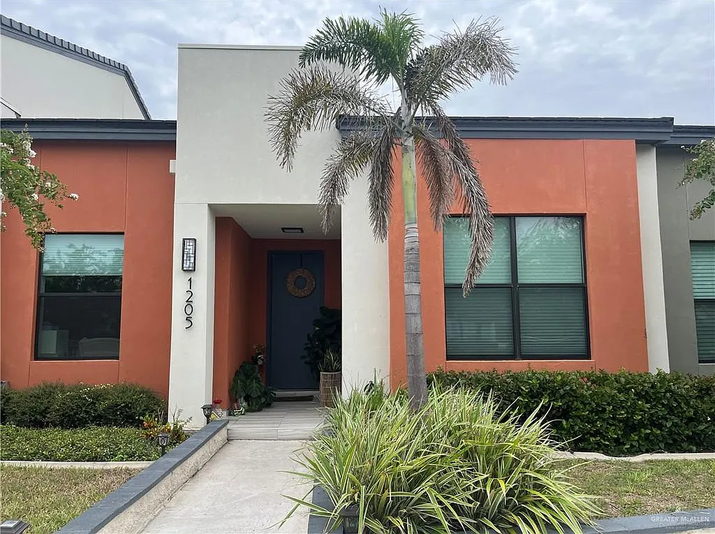 3 bed, 3.0 bath, 1955 sqft, $2,400 — Photo 1