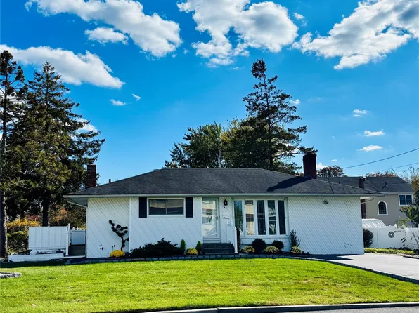 1483 4th Street, West Babylon, NY 11704